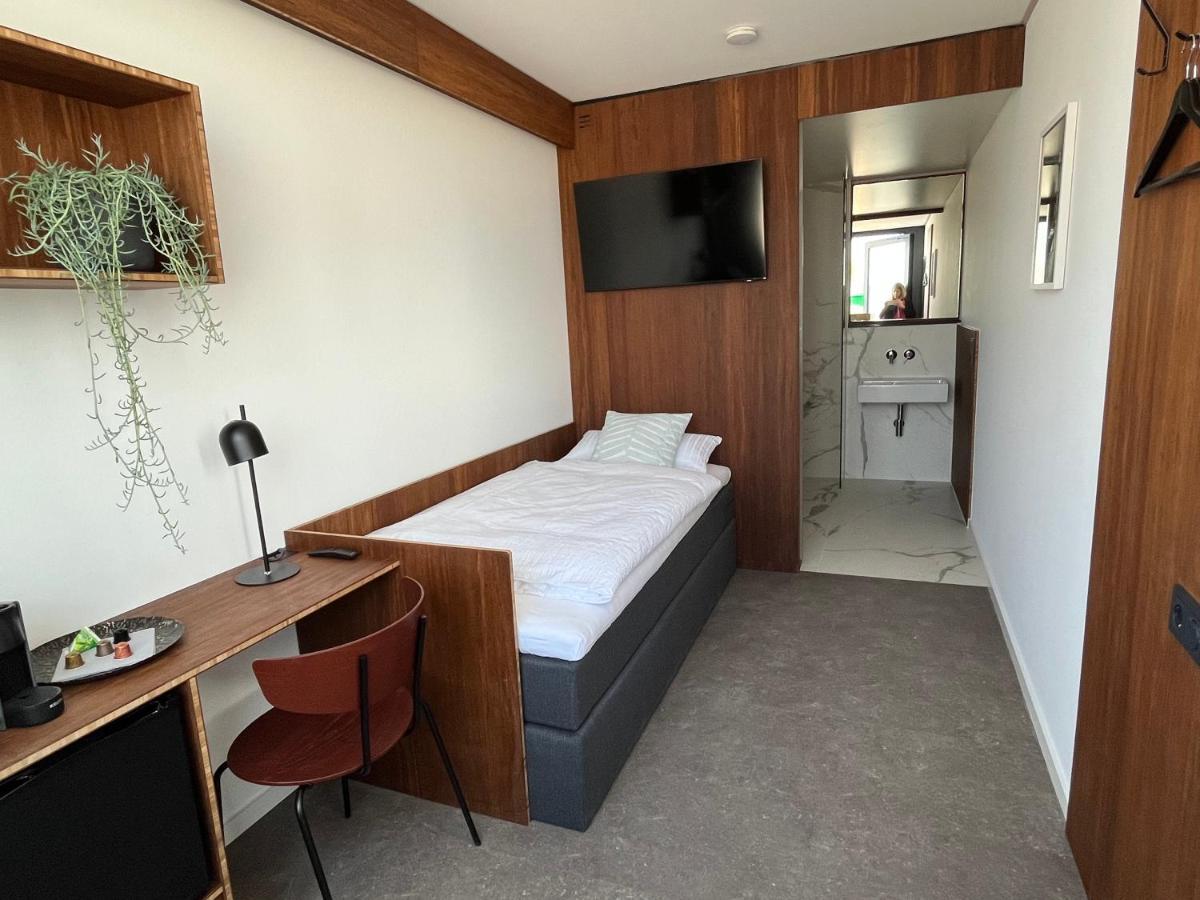 Tin Inn - Hueckelhoven - Das Hotel Aus Hochwertig Ausgebauten Ueberseecontainern Extérieur photo
