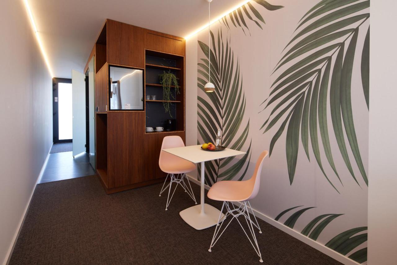 Tin Inn - Hueckelhoven - Das Hotel Aus Hochwertig Ausgebauten Ueberseecontainern Extérieur photo