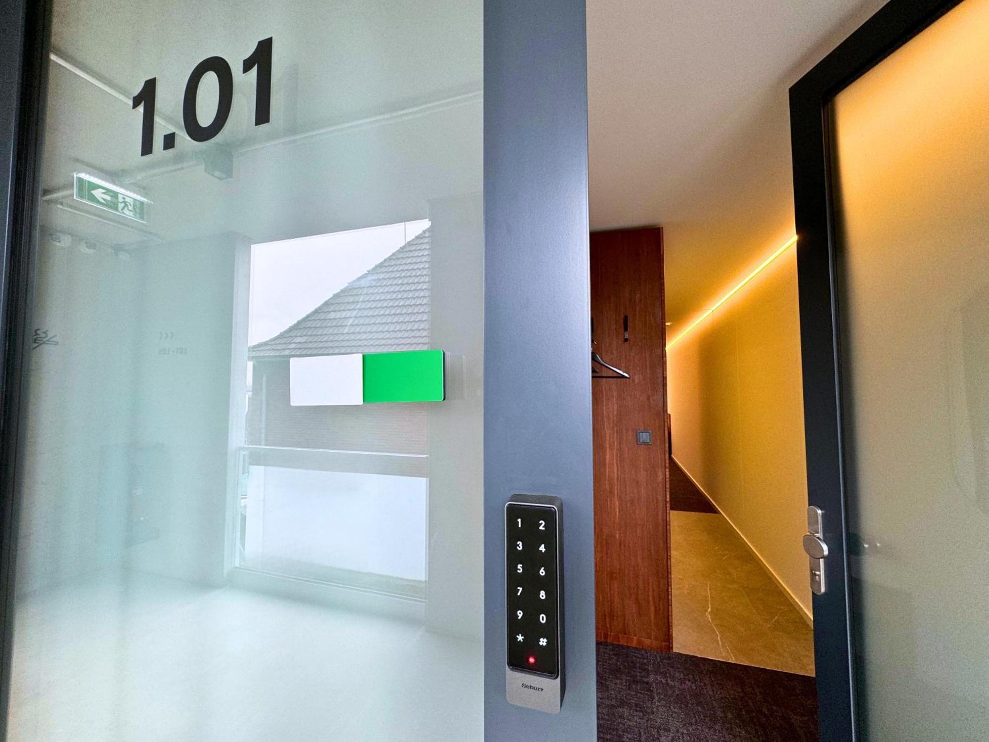 Tin Inn - Hueckelhoven - Das Hotel Aus Hochwertig Ausgebauten Ueberseecontainern Extérieur photo