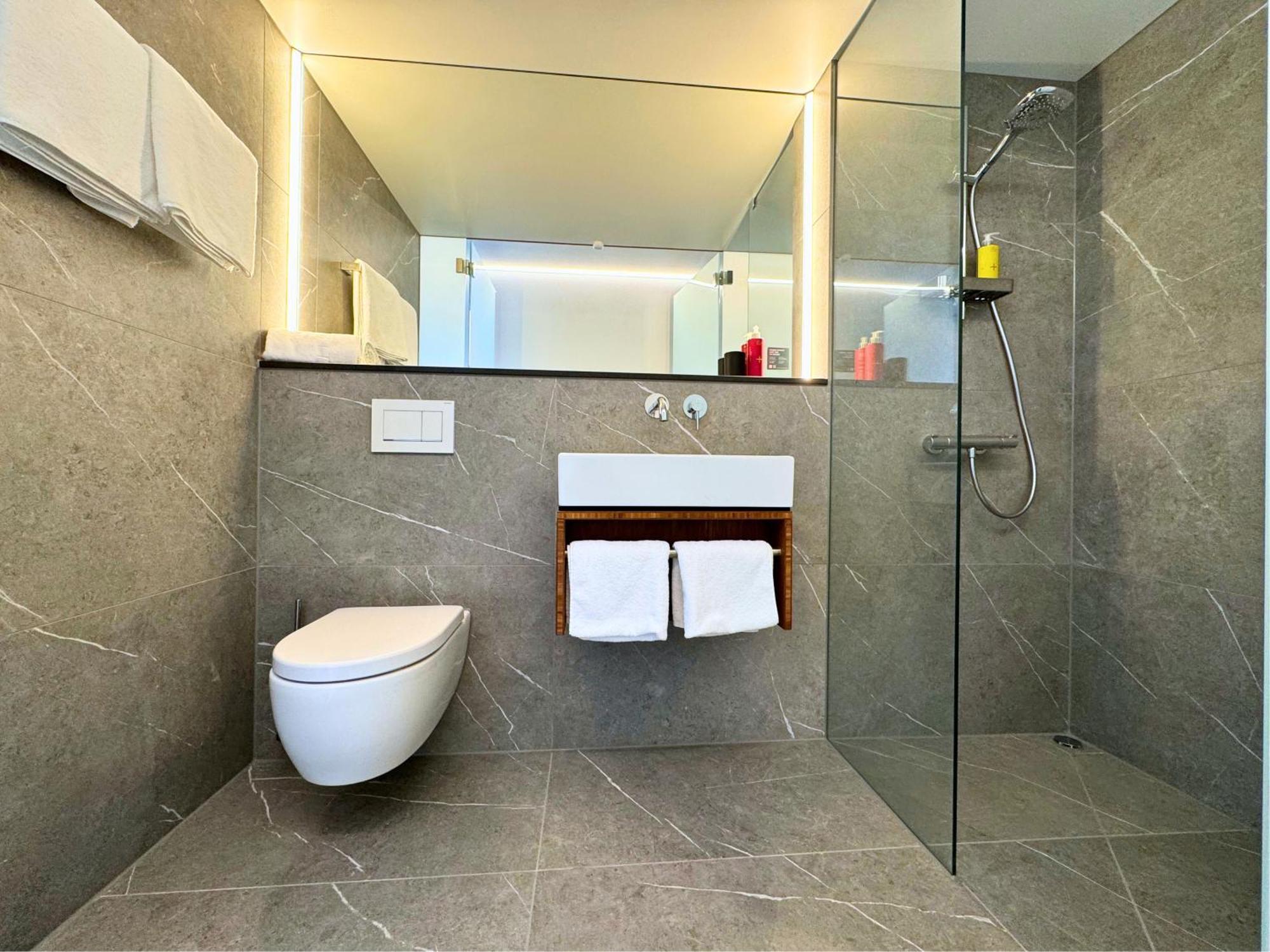 Tin Inn - Hueckelhoven - Das Hotel Aus Hochwertig Ausgebauten Ueberseecontainern Extérieur photo